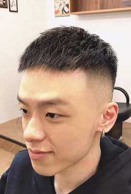 额头短窄适合什么发型（额头窄适合什么发型男寸头）