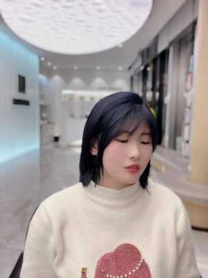 蓝黑色头发怎么染（蓝黑色头发怎么染回茶色）