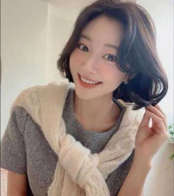 头小头发少适合什么发型（头小头发少适合什么发型）