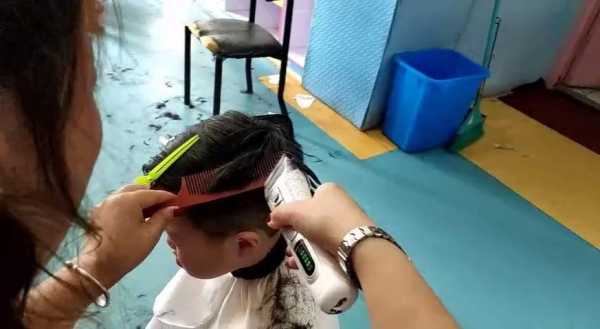 小孩怎么理发视频（小孩怎么理发视频教程）