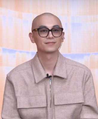 光头适合戴什么镜框,