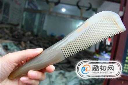 圆型梳子怎么清理,圆梳子怎么清理干净