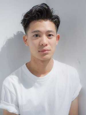 高颅顶圆脸适合什么发型,圆脸肉脸适合什么发型男
