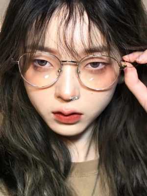 单眼皮戴什么眼镜（单眼皮小眼睛适合哪种眼镜）