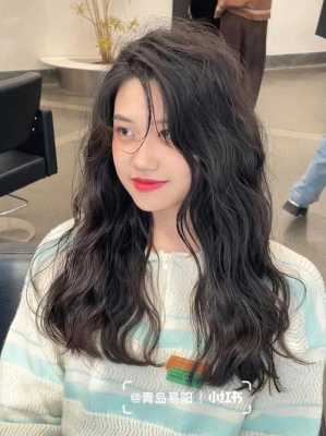 圆脸适合烫什么发型图片（圆脸适合烫什么发型图片女）