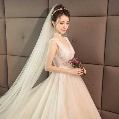 方圆脸适合的婚纱造型,v领婚纱适合什么发型