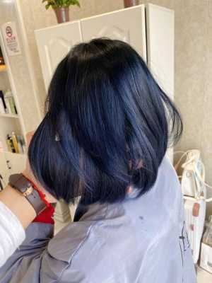 刚染的头发怎么护理（刚染的头发怎么护理不掉色）