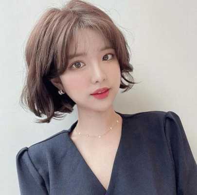 个子不高适合什么发型（个子矮的在公司里适合什么头发）