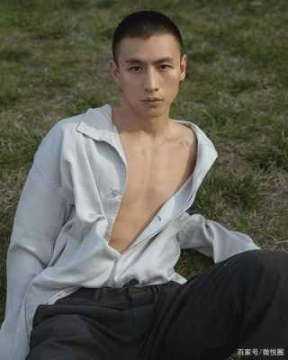 圆寸适合什么衣服（夏天圆寸怎么搭配衣服）