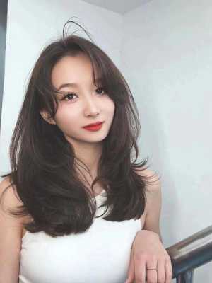 什么卷发显脸小（什么卷发显脸小又显年轻）