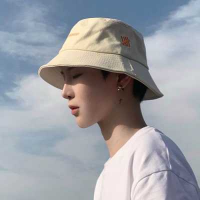 圆脸男生适合什么样的帽子,圆脸男适合什么帽子好看