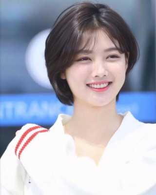 圆脸适合什么刘海女生（圆脸适合什么刘海女生图片）