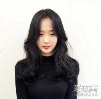 烫头发烫黄了怎么染不黑呢,黑色适合烫什么发型女