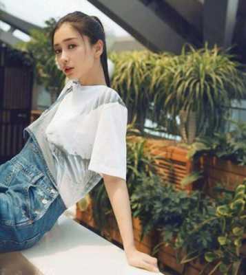 女宝穿背带裤适合扎什么发型,长发怎么扎苹果头好看