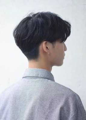 平脸男生适合什么发型（男生后脑平应该弄什么发型）