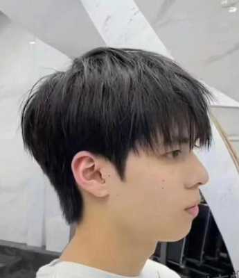 平脸男生适合什么发型（男生后脑平应该弄什么发型）