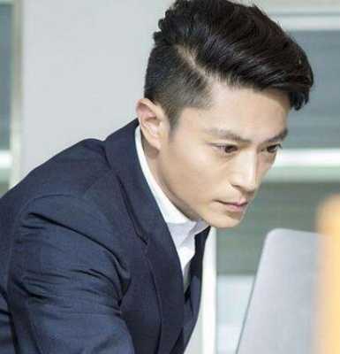 侧背头发型怎么吹（侧背头发型怎么吹图片男）