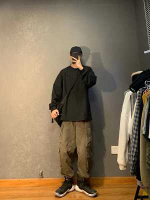 一米7个子的男生穿卫衣的话配什么样的外套裤子和鞋,卫衣搭配什么鞋子男生