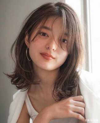 方圆脸塌鼻子适合什么发型,脸大鼻塌适合什么发型女