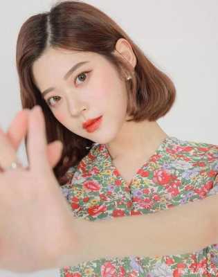 方圆脸塌鼻子适合什么发型,脸大鼻塌适合什么发型女