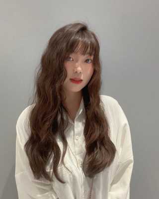 长头发烫什么样好看（长头发烫什么样好看图片）