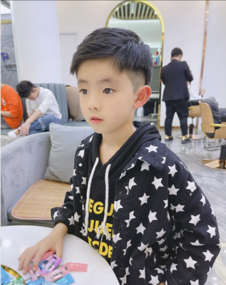 男童头发怎么剪（男孩头发像爸爸还是妈妈）