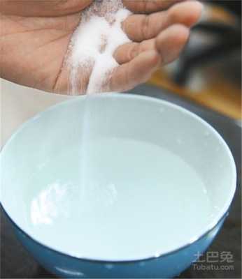 怎么用盐洗头（怎么用盐洗头不脱发）
