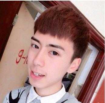 男生脸型长，嘴巴有点大，应该留什么发型好看,男脸长剪什么发型好看图片