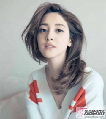 倒三角脸适合什么刘海（倒三角脸选择什么发型）