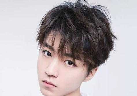 男生三角脸适合什么样的发型,三角脸型适合什么发型男生