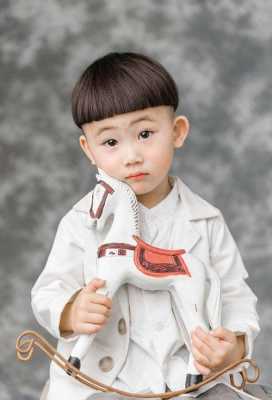 小男孩头发怎么剪（儿童前面留一撮头发怎么剪）