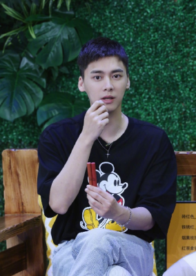 李易峰发型怎么剪（李易峰的这个发型怎么弄的）