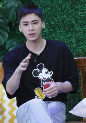 李易峰发型怎么剪（李易峰的这个发型怎么弄的）