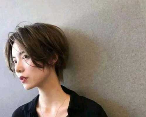 颚骨高的女生适合什么样的发型,