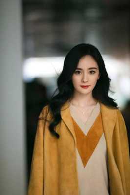 杨幂头发怎么变浓密了,杨幂的发型怎么做的