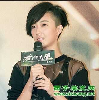 前秃适合什么发型（前秃适合什么发型女）