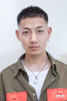 嘴巴大适合什么发型（嘴巴大适合什么发型男）