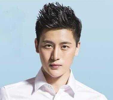 嘴巴大适合什么发型（嘴巴大适合什么发型男）