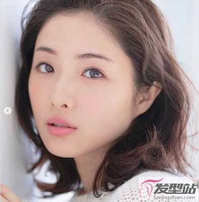 微胖脸型适合什么发型（杏子脸适合什么发型）