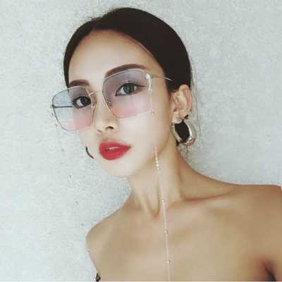 瘦长脸型适合带什么眼镜,