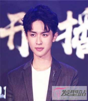 男中分怎么烫（男生中分怎么烫发）