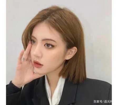 短发什么颜色显年轻（50岁女人短发上色好还是不上色好）