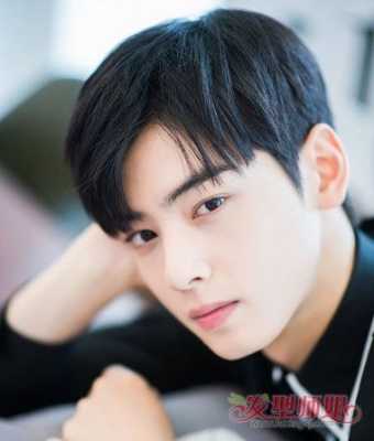 下巴平适合的发型,下巴平适合什么发型男