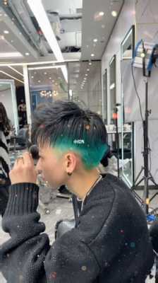2022年挂耳染还流行吗,现在染发流行什么颜色男