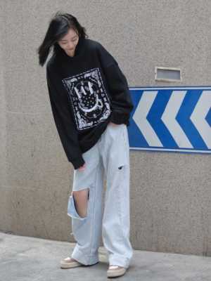 女生卫衣怎么搭配（女款卫衣穿搭窍门）