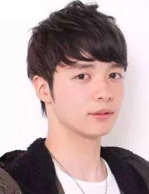 男生头圆的人适合什么发型,圆额头适合什么发型男生