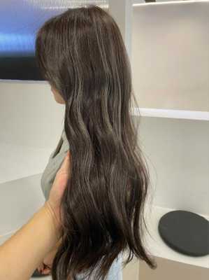 卷发挑染什么颜色好看（卷发挑染什么颜色好看图片）