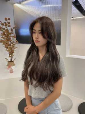 卷发挑染什么颜色好看（卷发挑染什么颜色好看图片）