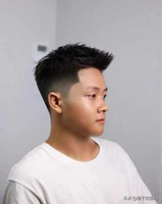 男生额头小适合什么发型（男生额头小适合什么发型图片）