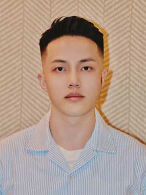 男人自然卷弄什么发型（男人自然卷弄什么发型好看）